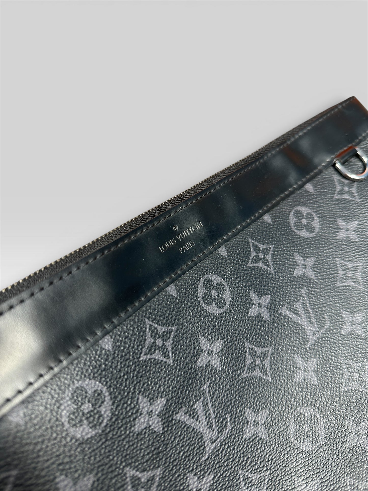 Louis Vuitton Discovery Pouch